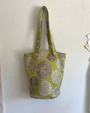 Load image into Gallery viewer, Bucket bag ~ lime
